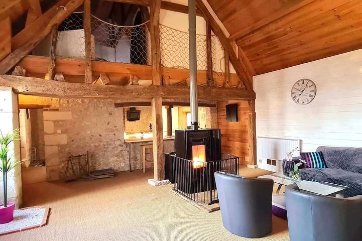 Location de vacances pour 6 personnes, avec jardin et piscine à Mosnes - 4