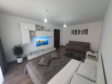 Gîte pour 2 personnes, avec terrasse et vue, animaux acceptés à Brașov
