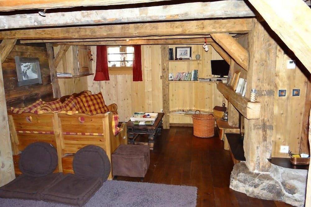 Authentische alpine Chalet in Praz de Lys Sommand auf den Skipisten in Mieussy, Region Bonneville