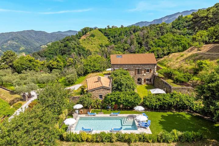 Ferienhaus für 8 Personen, mit Pool und Ausblick sowie Garten, mit Haustier