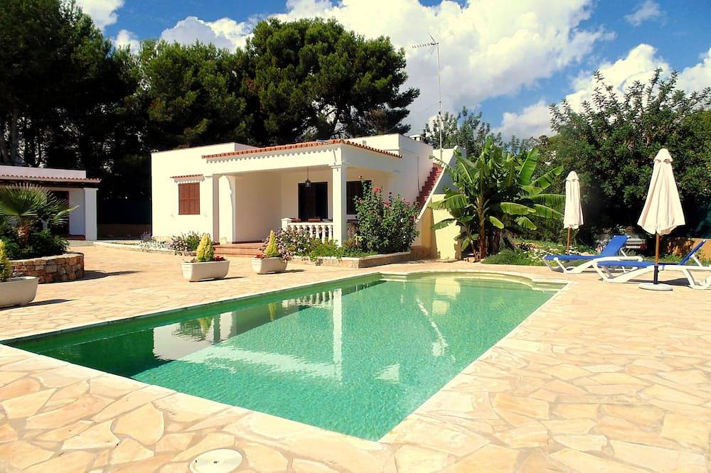 Hus med basseng 200 meter fra stranden in Cala Martina, Santa Eulària des Riu