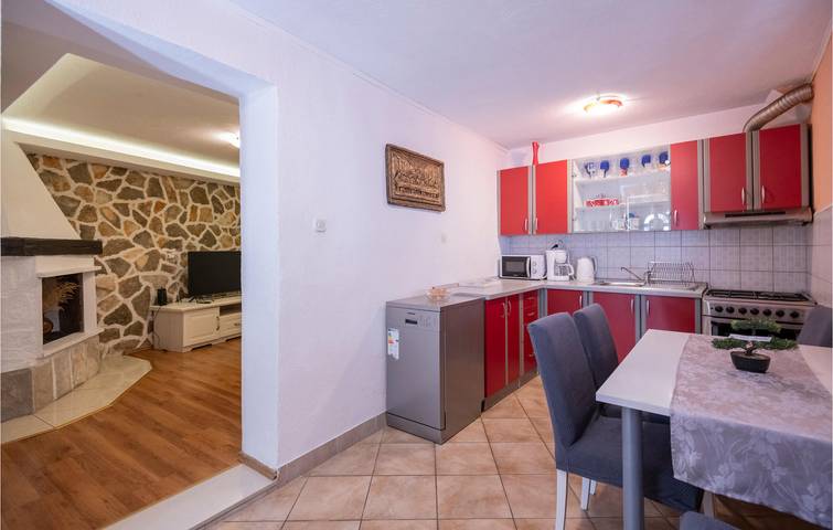 Gemütliche Ferienwohnung mit Terrasse, WLAN und Parkplatz in der Nähe der Küste von Makarska in Veliko Brdo, Makarska
