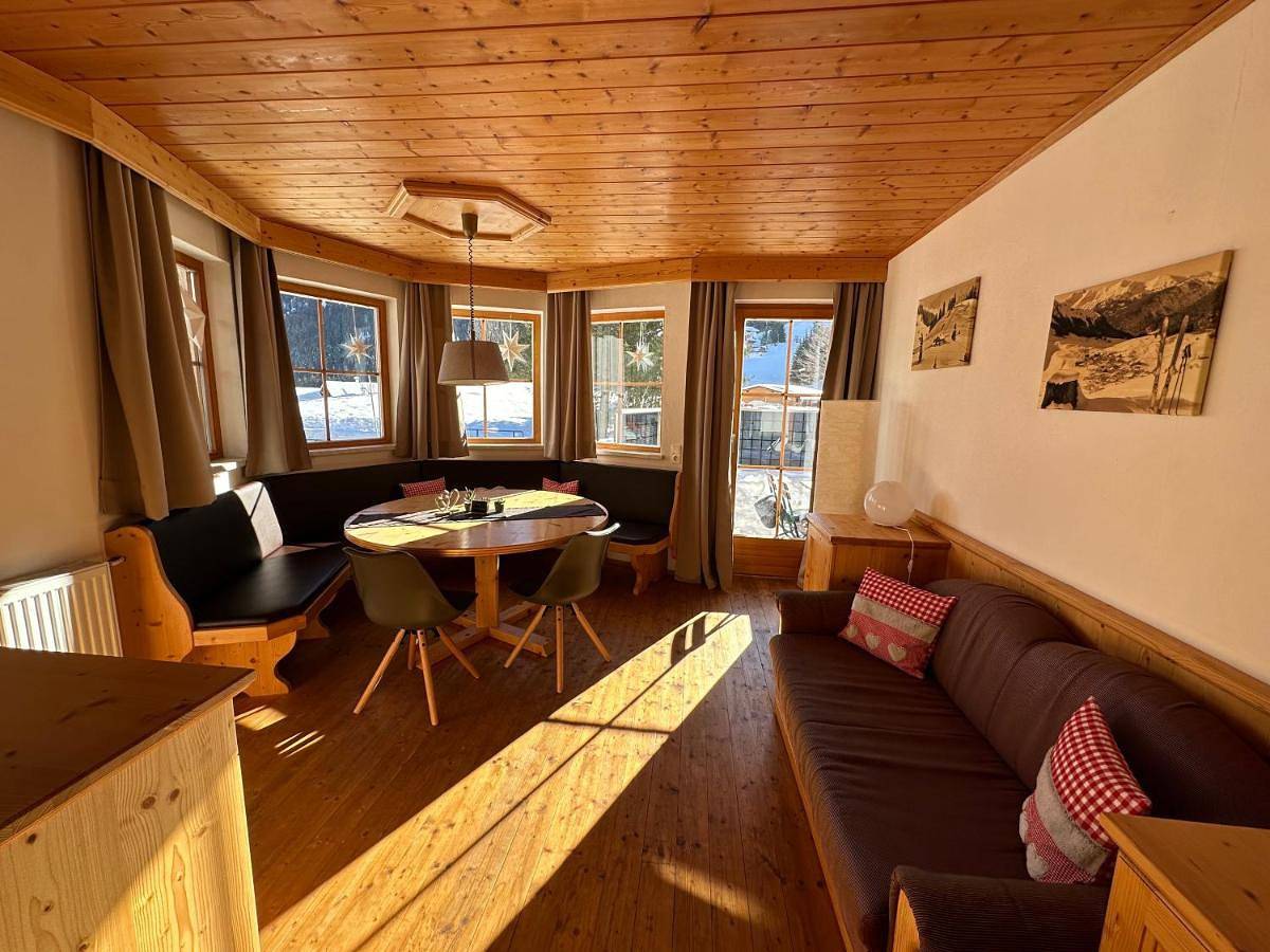 Geheel appartement, Apartment with Mountain View in Lechtal Alps, Berwang