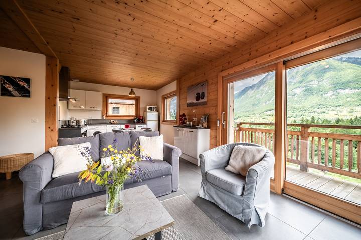 Gîte pour 4 personnes, avec jardin et vue sur le lac en Haute-Savoie