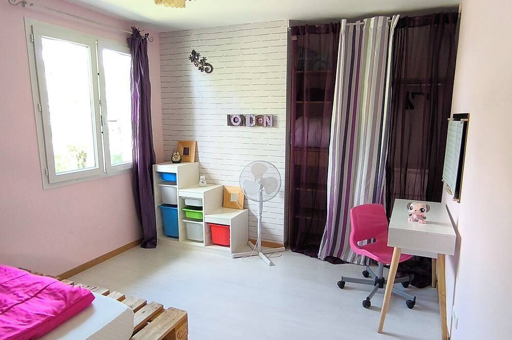 Maison pour 7 personnes, sa terrasse  et sa piscine n' attendent que vous. in Capdenac, Lot