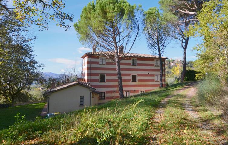 Appartamento intero, Appartamento a bordo piscina in centro città con parcheggio in Citerna, Valtiberina