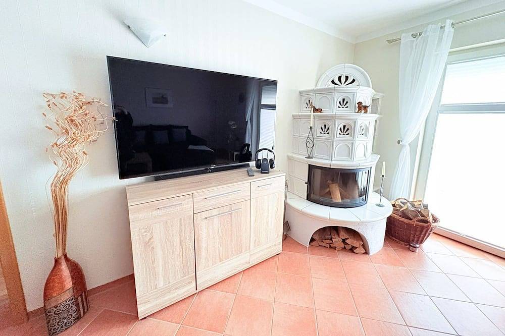 Ganze Wohnung, Ferienwohnung Ginster, gern mit Hund, Wintergarten - Ferienwohnung Ginster: Viel in Mariendorf (Rügen), Mönchgut