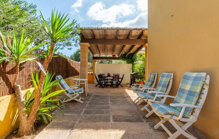 Gemütliches Apt mit Terrasse, Grill und AC 1,5km vom Strand entfernt in Colònia de Sant Pere, Artà