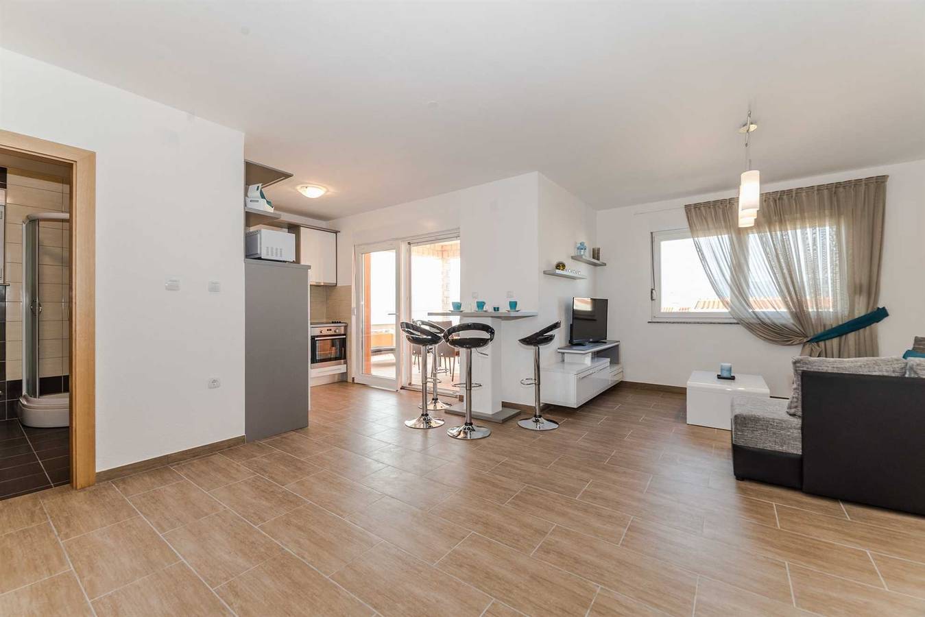 Geheel appartement, Air-conditioned holiday apartment | 4-6 persons | 80 meters from sea in Vir