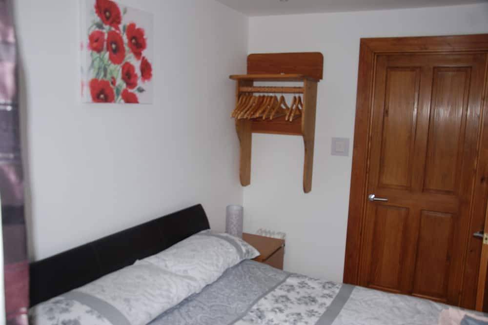 Perfect location for exploring the local 7 bays, Wifi, local amenities in Cornwall