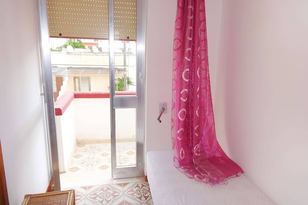 Entire apartment, Apartment from 3 to 6 places at 220 meters sand Lido Marini in Lido Marini, Gulf of Taranto