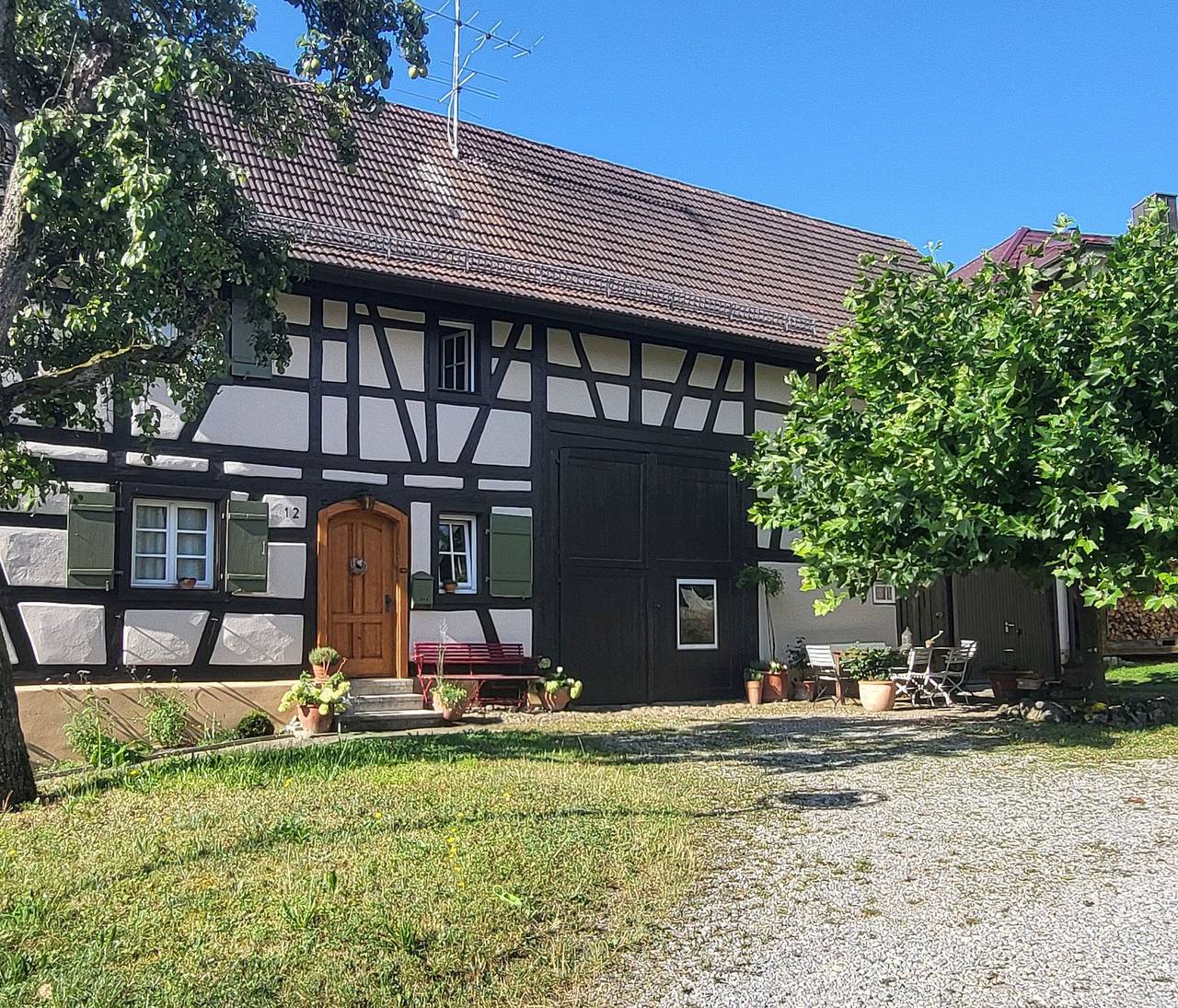 Ganze Ferienwohnung, Bild-raum-kunst - 2,5 Zimmer-Fewo, Freisitz, 60qm, Dg in Gaienhofen, Untersee