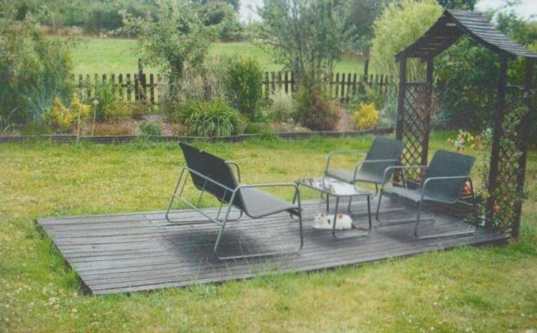 Location de vacances pour 8 personnes, avec piscine ainsi que terrasse et jardin, animaux acceptés à Javron-les-Chapelles - 3