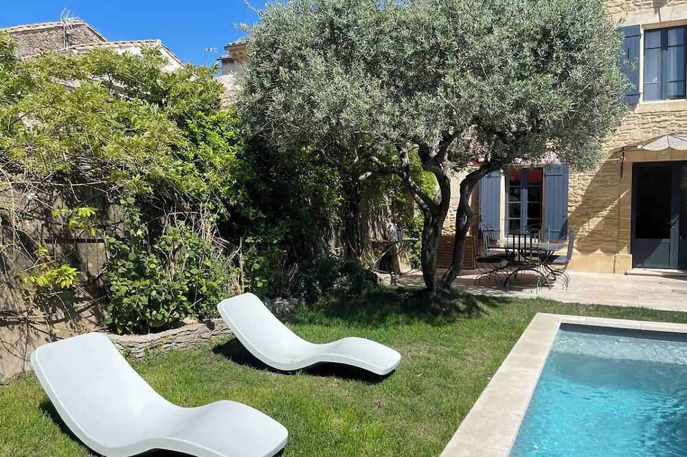 Charming village house & pool in Provence in Pujaut, Nimes region