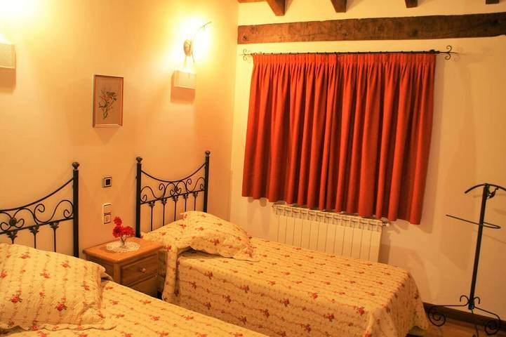 Casa Peña Prieta - V.R. El Canton in Vega de Liébana, Cordillera Cantábrica