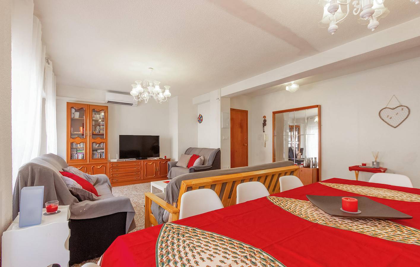 Apartamento vacacional entero, Apartamento Planta Alta con Terraza, a 2,5km de Calas del Este in Santa Pola, Costa Blanca