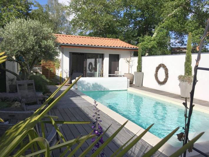Location de vacances pour 2 personnes, avec Terrasse ainsi que Jardin et Piscine à Martignas-sur-Jalle