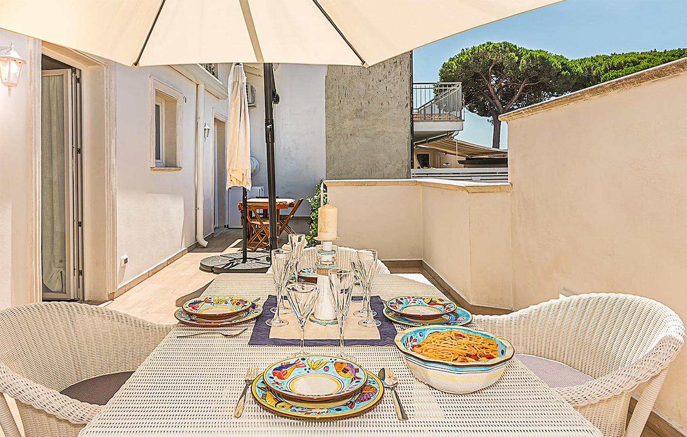 Appartement de vacances entier, Charmant appartement en bord de mer avec jardin, Wi-Fi, climatisation et parking in Viareggio, Riviera Italienne