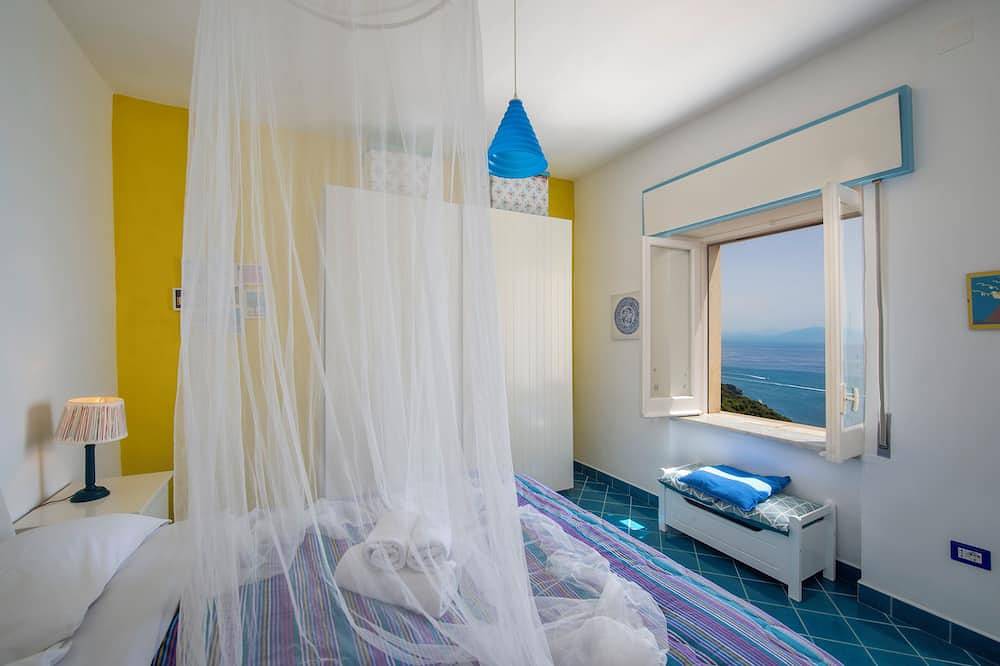 Ganze Wohnung, Appartament located in Furore, with amazing view of the Amalfi coast. in Furore, Amalfiküste