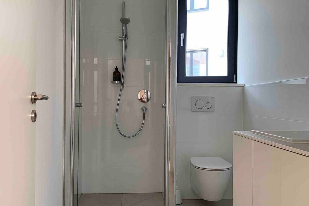 Ganze Wohnung, Moderne Ferienwohnung mit Innenhof in Brohl-Lützing, Osteifel