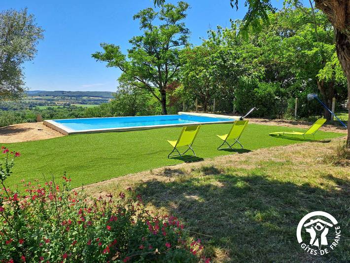 Gîte pour 9 personnes, avec Terrasse ainsi que Jardin et Piscine à Moulayrès