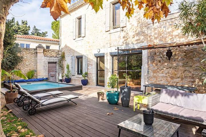 Location de vacances pour 8 personnes, avec jardin à Jonquières-Saint-Vincent