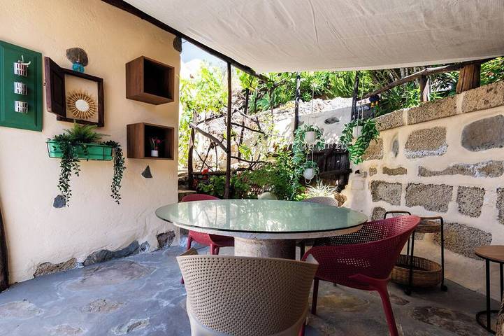 Casa rural para 4 personas, con terraza además de piscina y jacuzzi en El Jaral