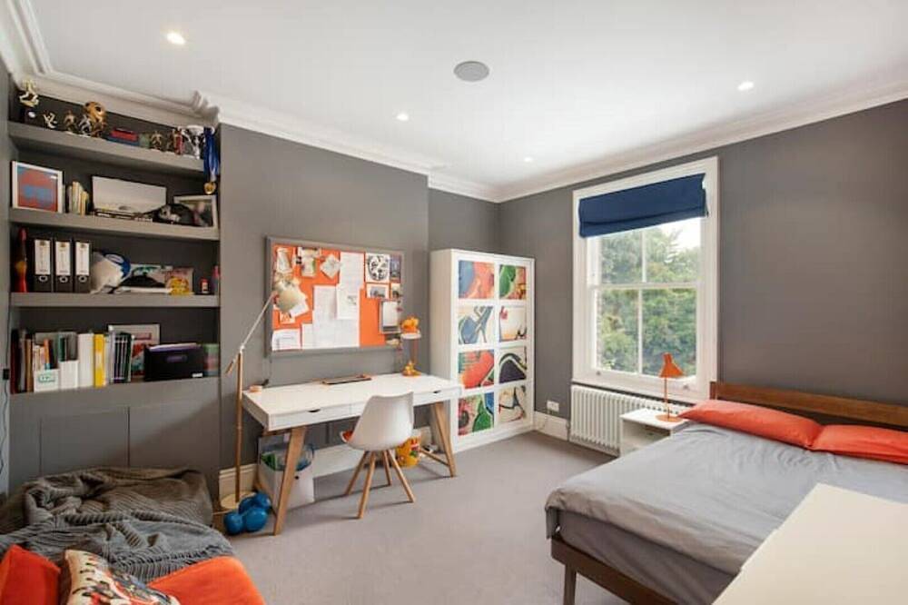 Spacious & Stylish Family Home With Lovely Garden in Hammersmith and Fulham, London
