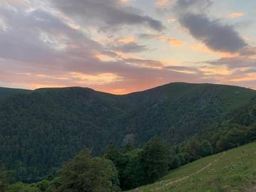 Location de vacances pour 12 personnes, avec jacuzzi et terrasse ainsi que jardin et sauna à Metzeral