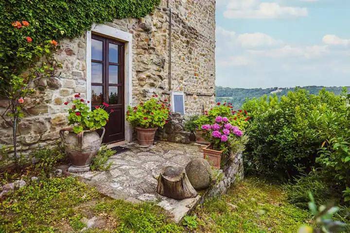 Gîte pour 6 personnes, avec terrasse et vue ainsi que jardin et piscine à Gualdo Cattaneo - 3