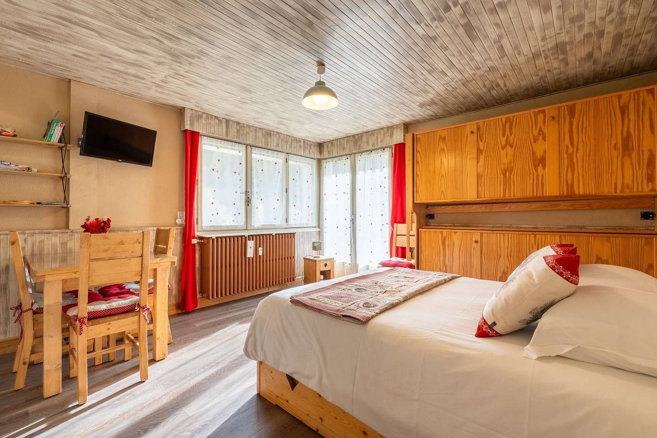 Ganze Ferienwohnung, À 100 m des pistes, profitez d'une jolie terrasse in La Clusaz, Annecy und Umgebung