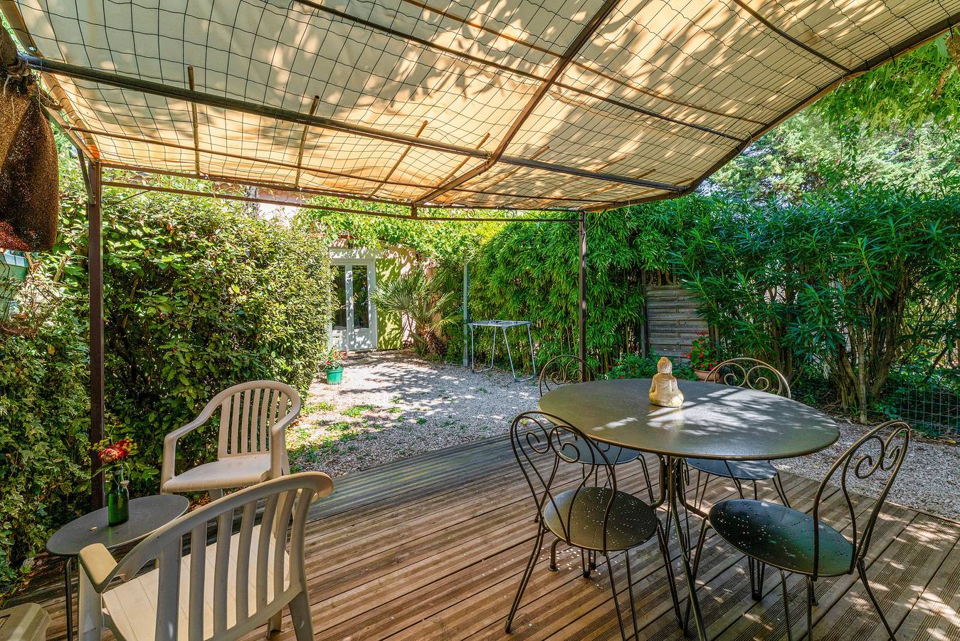 Estudio entero, Estudio 'Le Petit Mas Des Pins' con piscina compartida, Wi-Fi y aire acondicionado in Eygalières, Region de Arles