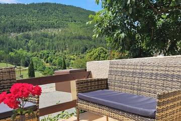 Cottage pour 9 personnes, avec jardin à Volvent