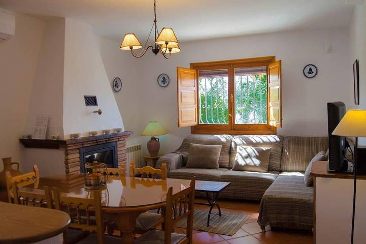 Chalet para 8 personas, con jacuzzi además de jardín y piscina, Se admiten mascotas - 1