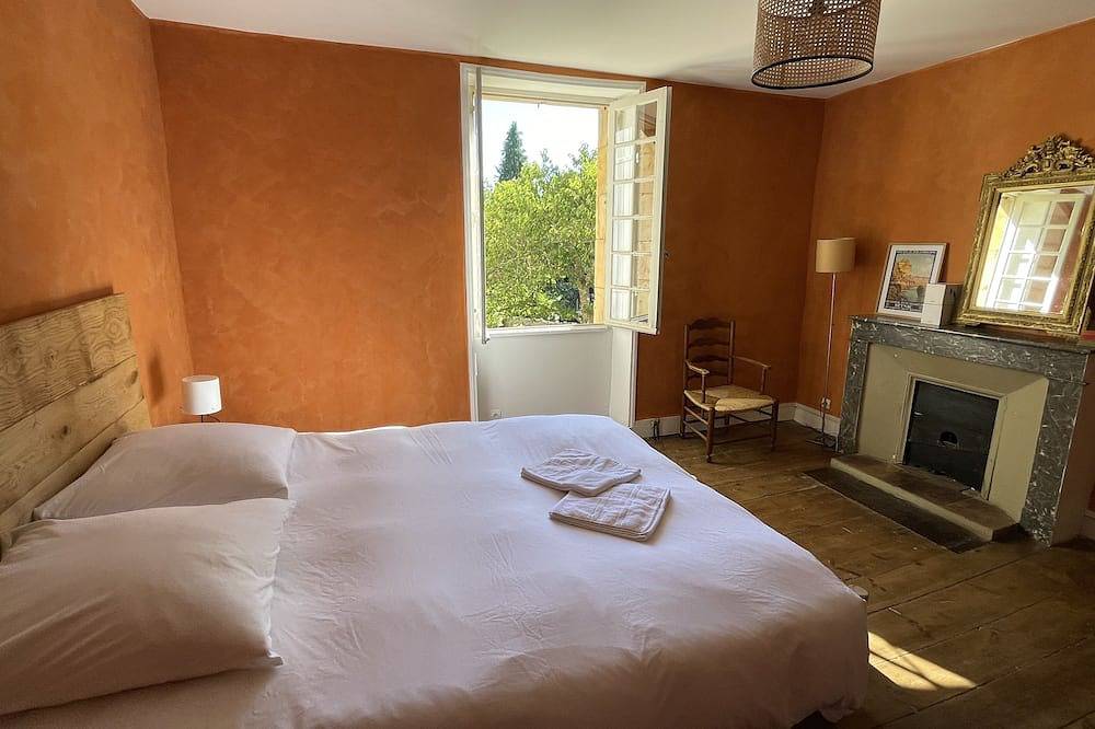 Maison de famille dans un village avec piscine en Périgord, 12 personnes in Sainte-Alvère, Périgord Pourpre