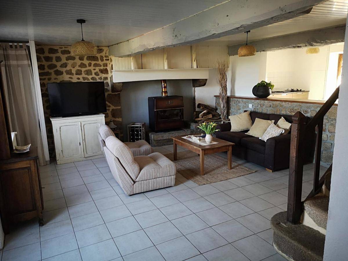 Three-Bedroom House in Lupersat, Région d'Aubussargues