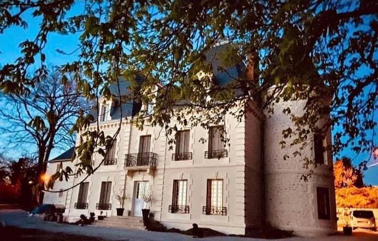 Gîte pour 2 personnes, avec jacuzzi ainsi que jardin et piscine à Varennes-Vauzelles - 4