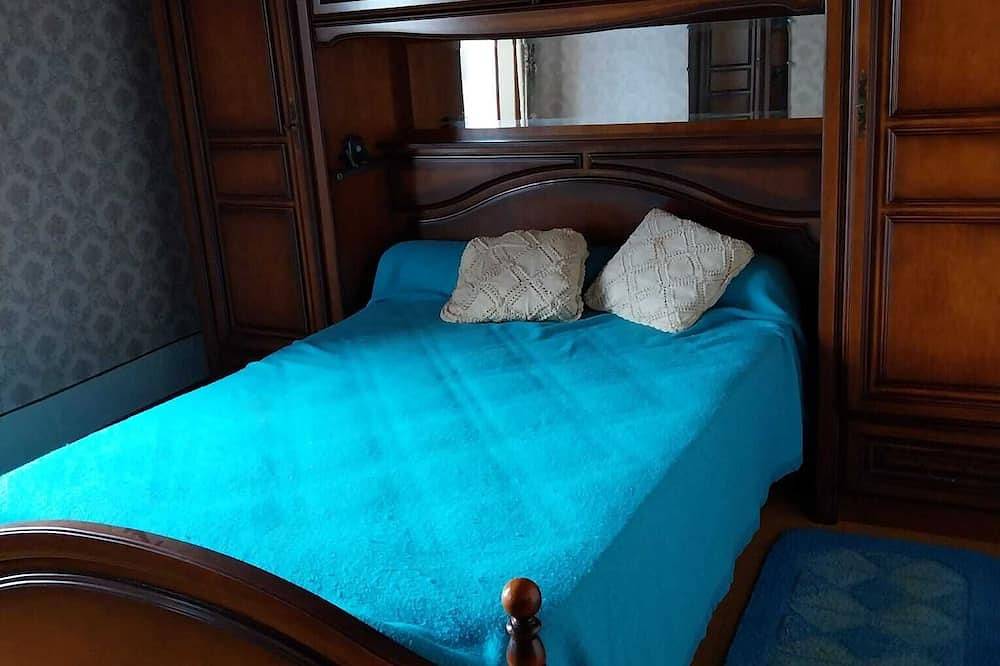 1 Bedroom Private vacation home in Saint-Pierre-la-Bourlhonne in Saint-Pierre-la-Bourlhonne, Parque Natural Regional Livradois-Forez