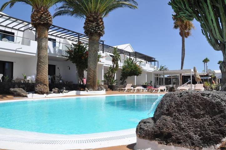 Apartahotel para 2 personas, con piscina y jardín además de vistas y piscina para niños en Puerto del Carmen