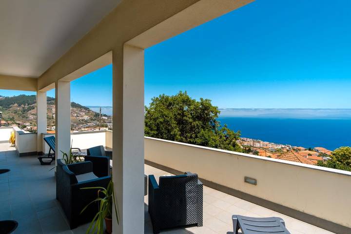 Casa de férias para 8 pessoas, com varanda em Caniço (Santa Cruz)