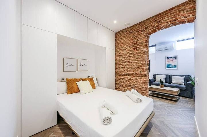 Ganze Wohnung, Urban Tranquility in Madrid - Ideal for Couples in Tetuán, Madrid