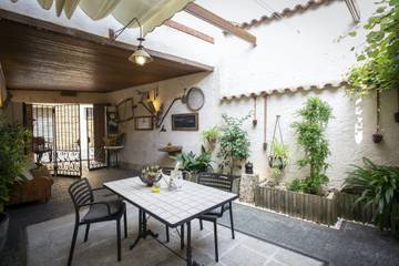 Gîte pour 7 personnes, avec piscine ainsi que balcon et jardin dans San Martin Sarroca
