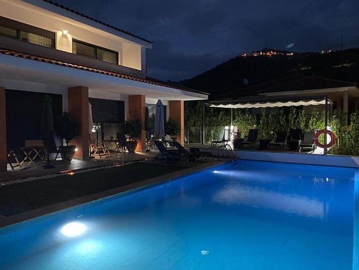 Location de vacances pour 12 personnes, avec piscine ainsi que vue et jardin à Pinhão - 4
