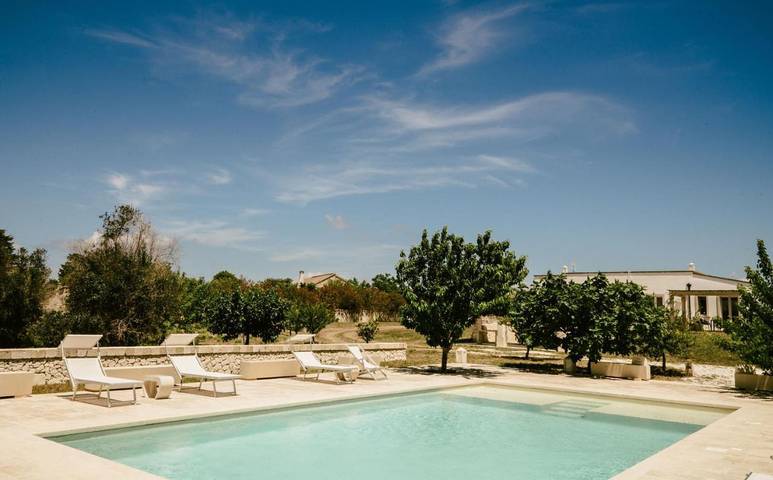 Casa vacanza per 2 persone, con Balcone e Terrazza nonché Giardino e Piscina a Frassanito