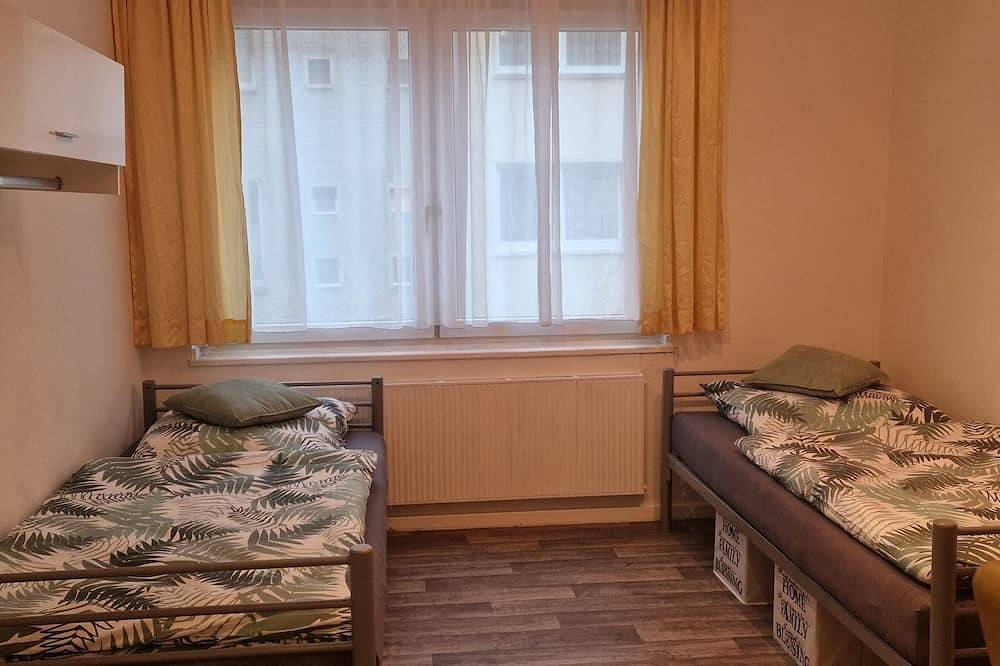 Ganze Wohnung, Tanja`s Ferienwohnung 65qm Monteurwohnung Gästewohnung Messezimmer in Krefeld, Niederrhein