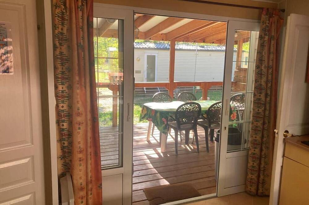 3-bedroom mobile home in the Cévennes countryside near Alès in Mialet, Cevennen