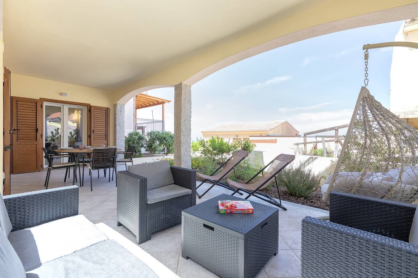 Apartamento entero, Apartamento 'Dolce Vita' con vistas al mar, piscina compartida y Wi-Fi in Trinità d'Agultu e Vignola (Borgo), Trinità d'Agultu e Vignola