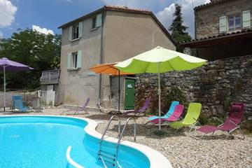 Gîte pour 7 personnes, avec terrasse et piscine à Saint-Paul-le-Jeune