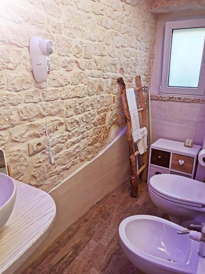 Location de vacances pour 2 personnes, avec vue ainsi que jardin et piscine à Alberobello - 4