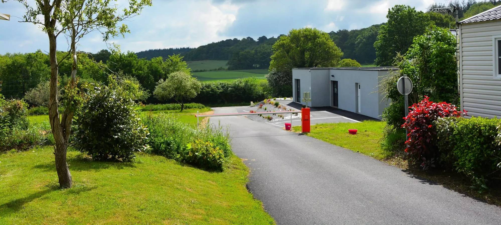 Mobil Home 3 estancias 4 Personas sin Sanitario (2 adultos y 2 niños -40 kgs) in Pont-Scorff, Côte des Mégalithes